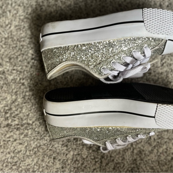 NWOT AIRWALK SILVER SPARKLE SNEAKERS, Non Marking - Picture 3 of 5